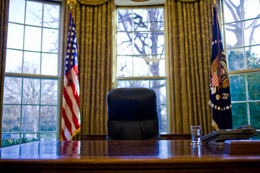 Oval Office presidential setting